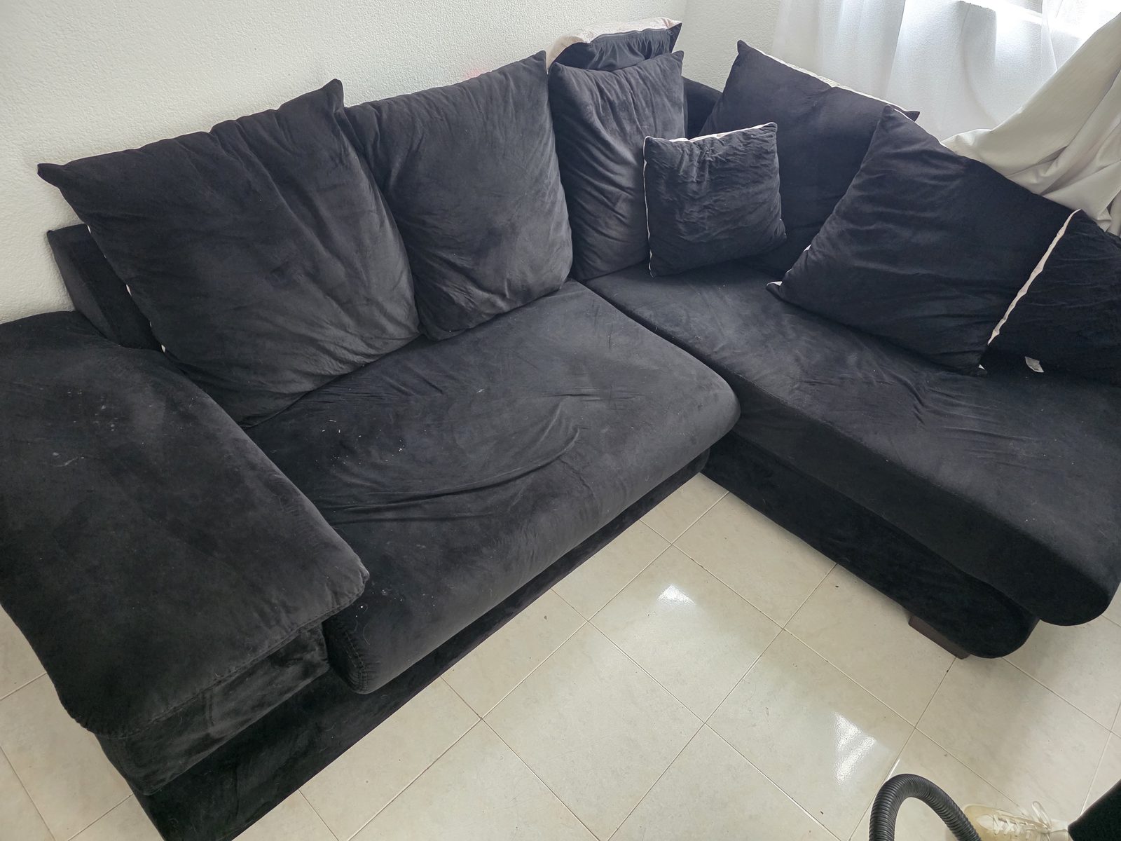 Seccional de tres piezas antes y después de la limpieza antes